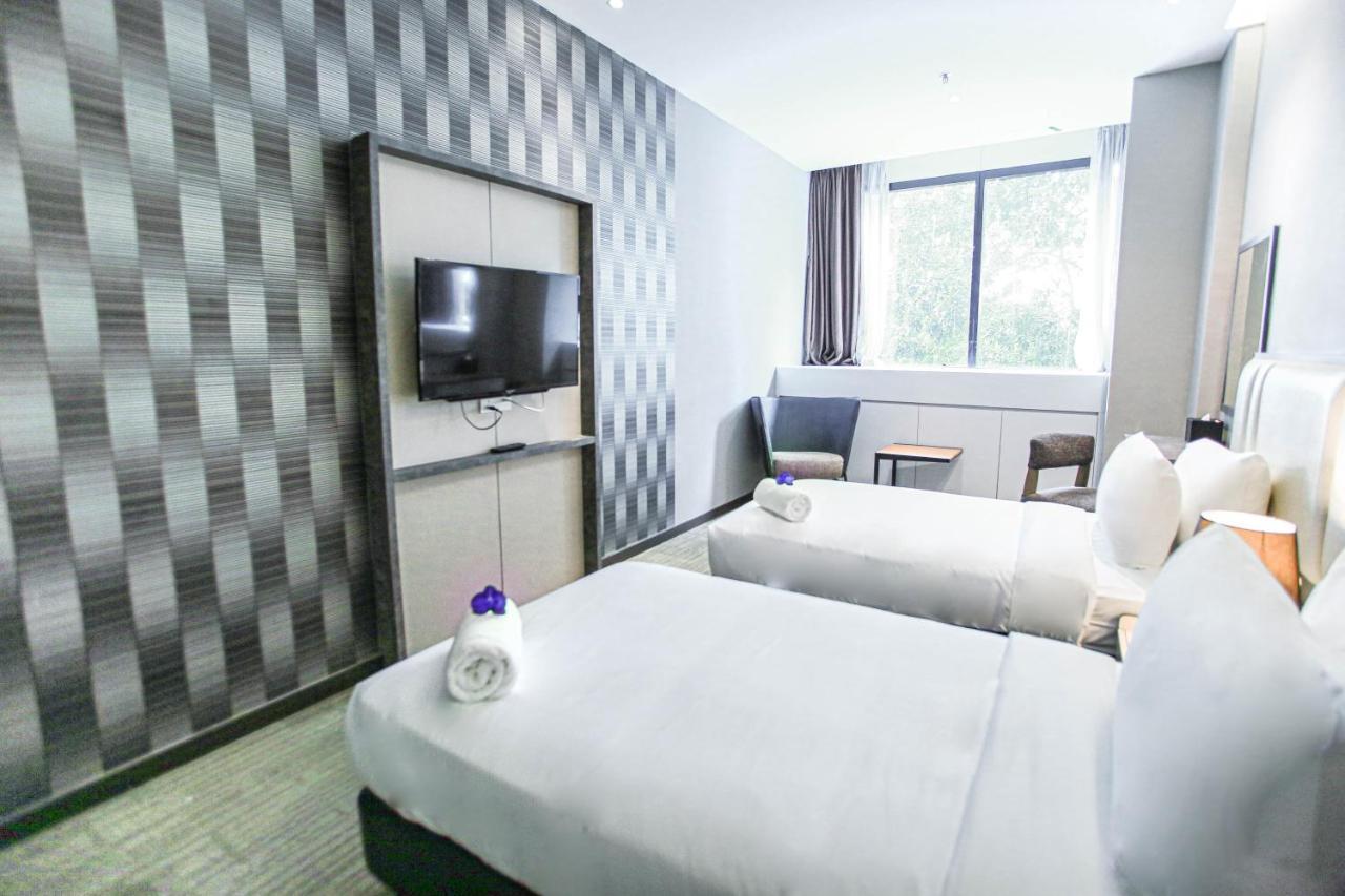 Fives Hotel Dnp Johor Bahru Exterior foto
